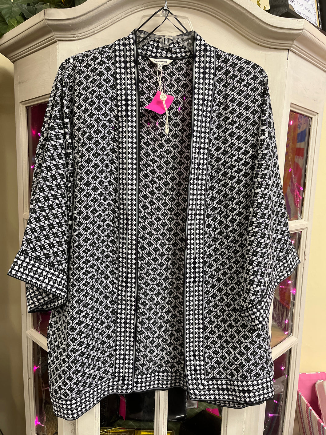 Max Studio Size Medium Black & White Kimono